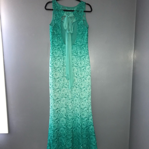 Beautiful special Occasion dress! - Picture 4 of 5